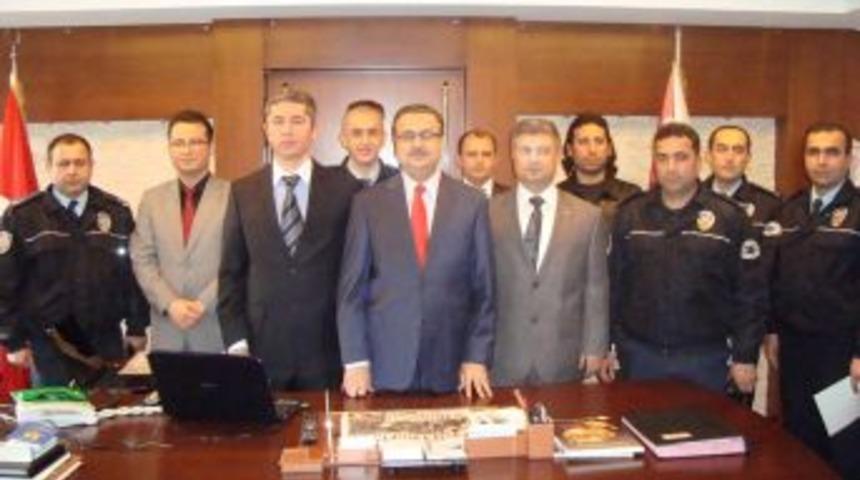 Kaymakam Su başarılı emniyet personelini &ouml;d&uuml;llendirdi