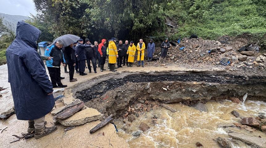 Zonguldak Valisi Hacıbektaşoğlu, sağanaktan etkilenen yerlerde incelemelerde bulundu