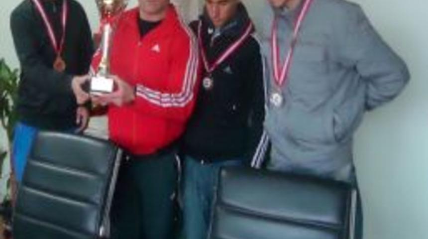 Siirtli atletlerin b&uuml;y&uuml;k başarısı