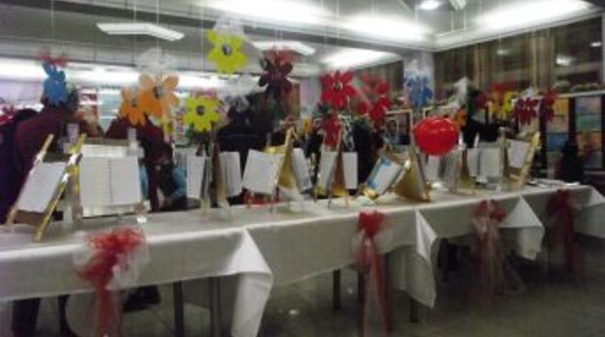 İpekli miniklerden 'İlk defterim' sergisi