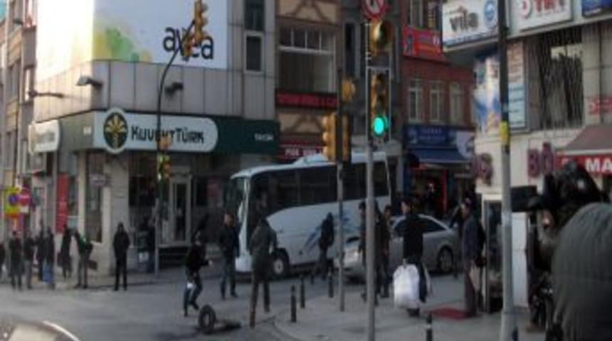 Şişli&rsquo;den dağılan gruplar sivil ara&ccedil;ları taş ve şişe yağmuruna tuttu