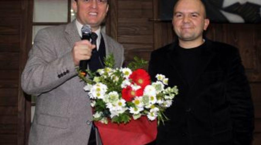 "Eğitim g&ouml;n&uuml;ll&uuml;leri, ebedi istirahatgahında bile &ouml;ğrencilerden ayrılmıyor"