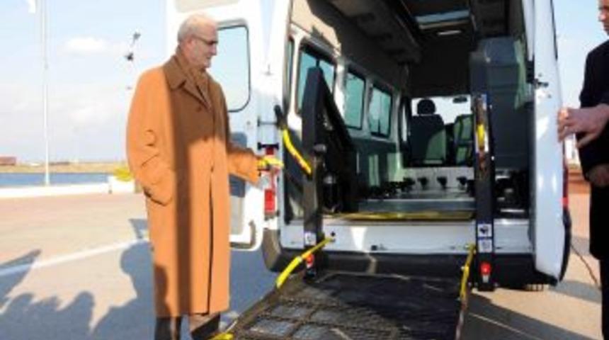 Engelliler park ve bah&ccedil;elere &ouml;zel servisle g&ouml;t&uuml;r&uuml;lecek