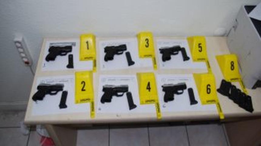 Muş Emniyeti, 10 bin 770 paket ka&ccedil;ak sigara ve 6 tabanca ele ge&ccedil;irdi