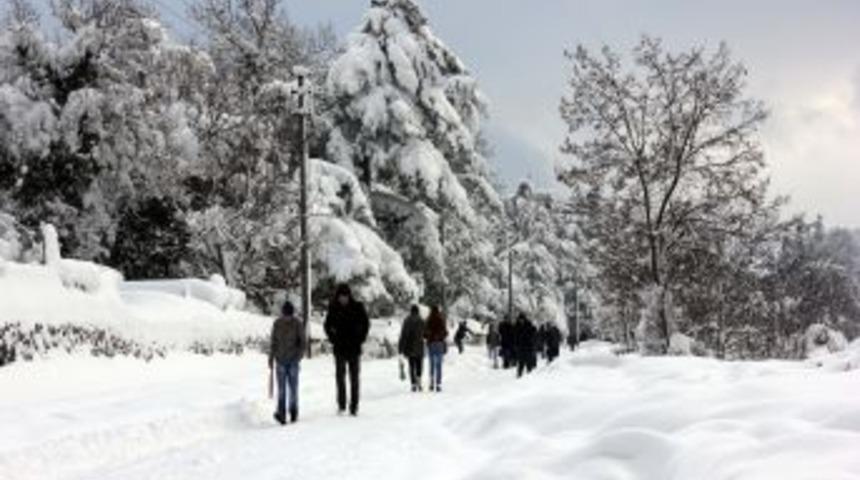 Bartınlı &ouml;ğrenciler, kar nedeniyle yarın karnelerini alamayacak