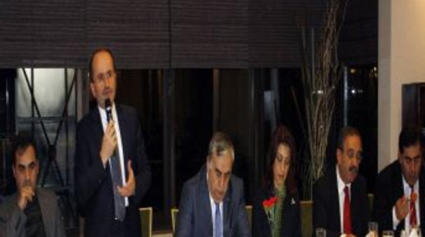 AK Parti'li İl Genel Meclisi &uuml;yeleri milletvekilleriyle bir araya geldi