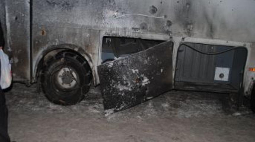 Hakkari&rsquo;de polise y&ouml;nelik bombalı tuzak:1 &ouml;l&uuml;,26 yaralı