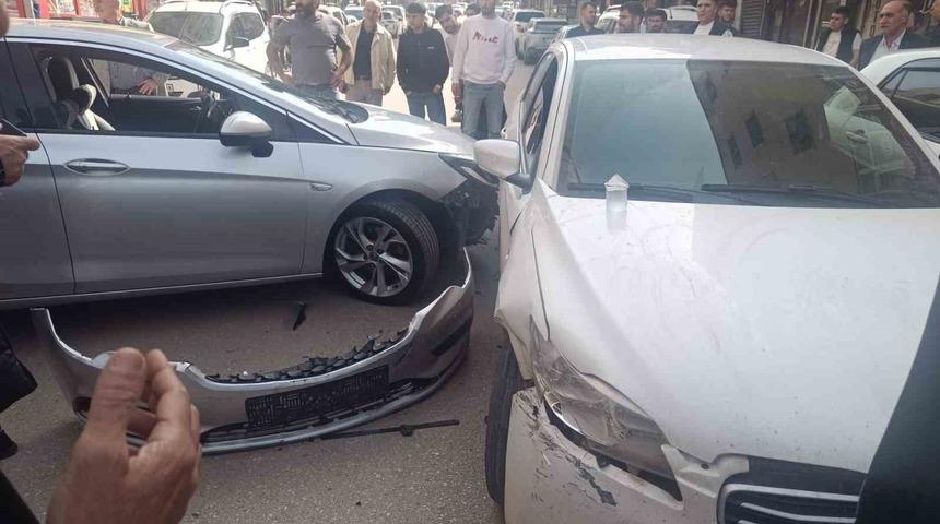 Kurtalan&rsquo;da trafik kazasında ara&ccedil;larda maddi hasar meydana geldi