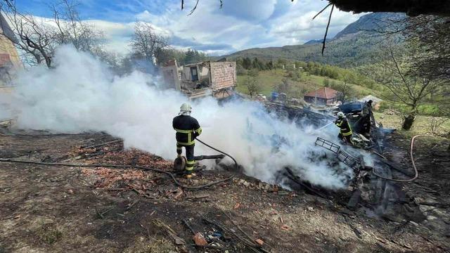 Sinop&rsquo;ta ev yangını 4
