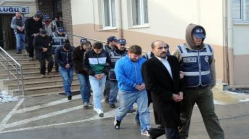 Silah kaçakçılığı operasyonunda 9 kişi tutuklandı