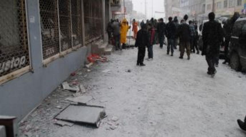 Hakkari'deki patlamanın şiddeti gün ağarınca ortaya çıktı