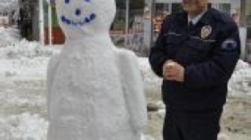 Polis kardan adam yaptı