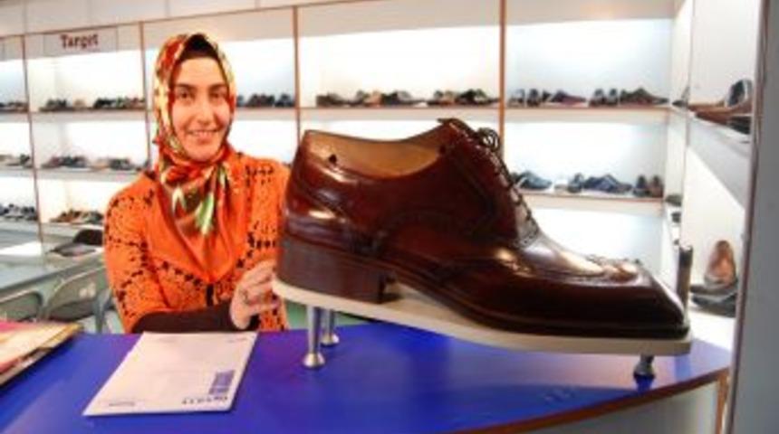 105 numaralı ayakkabı fuarın ilgi odağı oldu