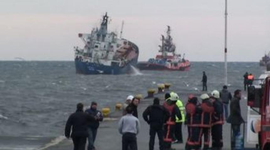 Su alan gemiyi kurtarma &ccedil;alışmaları devam ediyor