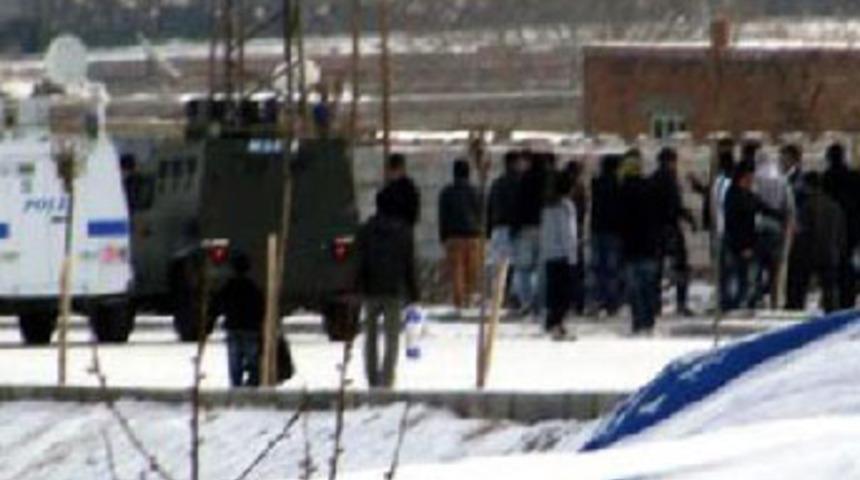 Olay &ccedil;ıkaran liselilere coplu m&uuml;dahale