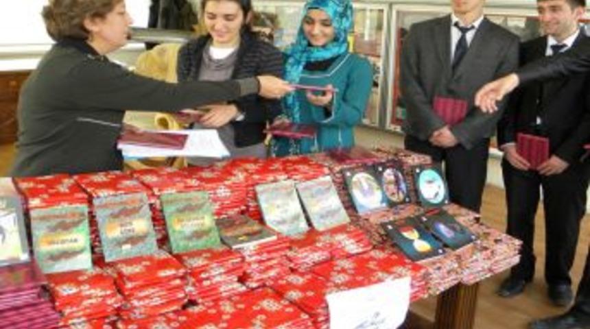 Develi&rsquo;de başarılı &ouml;ğrencilere kitap hediye edildi