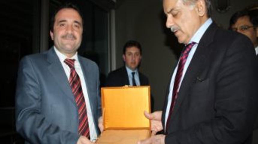 Pencap’tan Van’a 100 bin dolar bağış