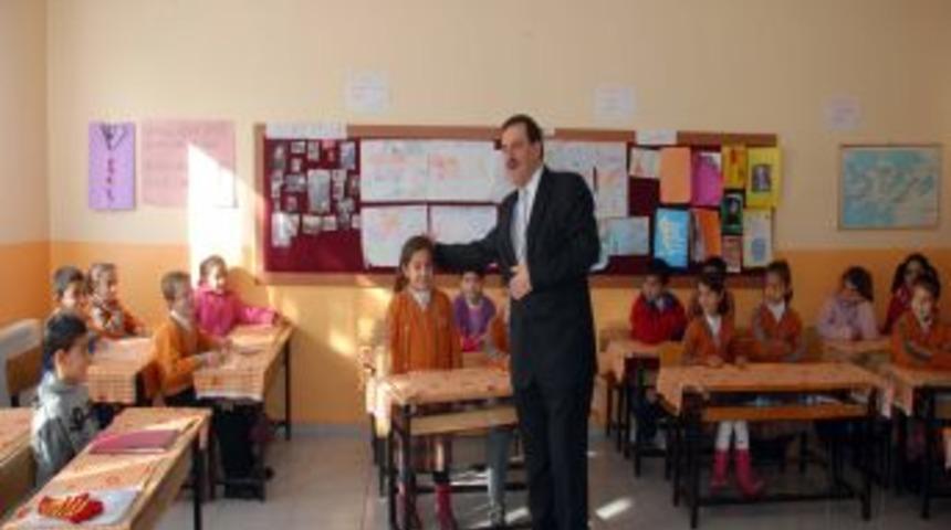 Midyat&rsquo;ta karneleri, Milli Eğitim M&uuml;d&uuml;r&uuml; İleri dağıttı