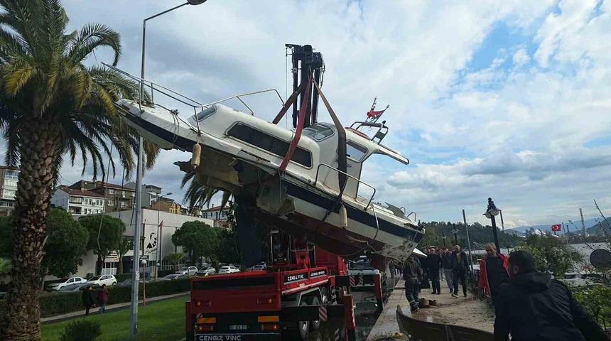Fırtınada batan tekne kurtarıldı