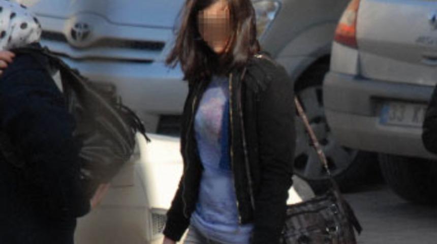 Gen&ccedil; kıza asans&ouml;rde bı&ccedil;aklı taciz