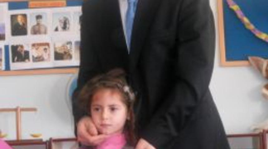 Vanlı depremzede &ouml;ğrenciler karne sevincini gurbette yaşadı