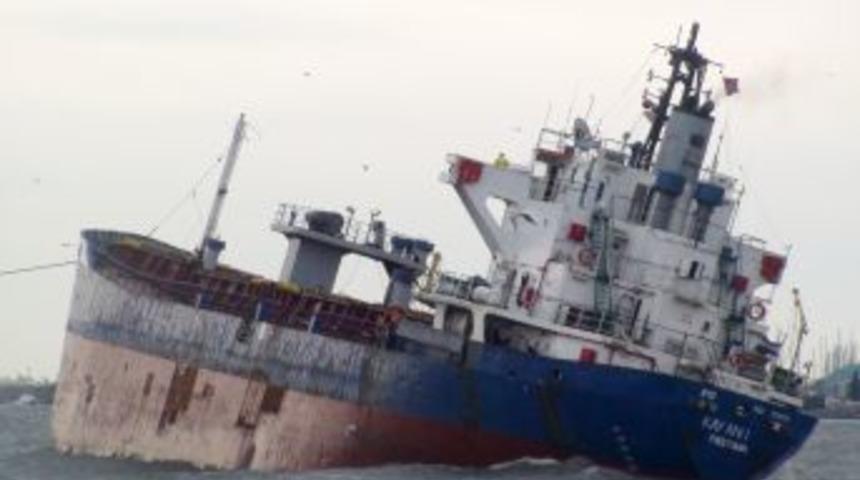 Su alan gemiyi kurtarma &ccedil;alışmaları s&uuml;r&uuml;yor