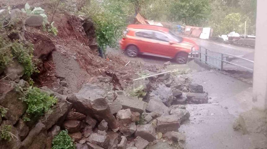 Karadeniz Ereğli&rsquo;de aşırı yağış duvarı &ccedil;&ouml;kertti