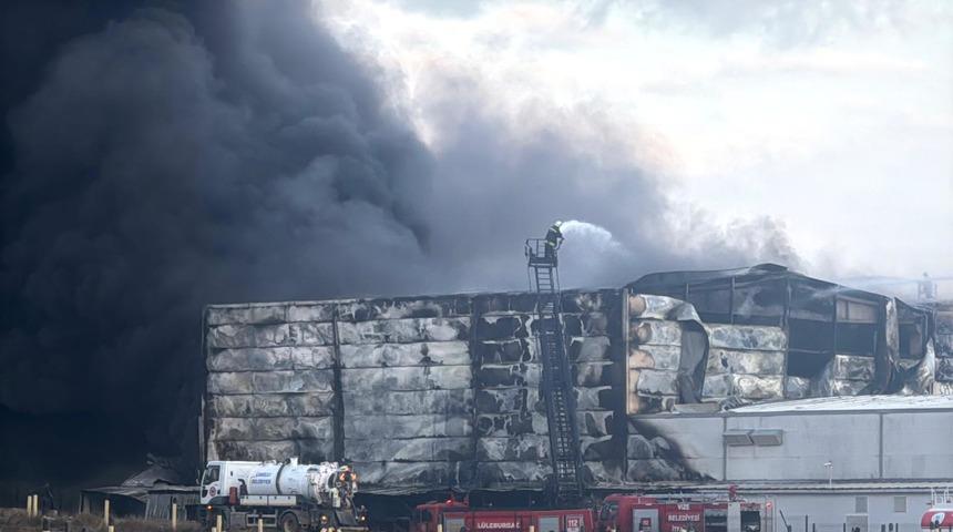Kırklareli'nde ila&ccedil; fabrikasında &ccedil;ıkan yangına m&uuml;dahale ediliyor