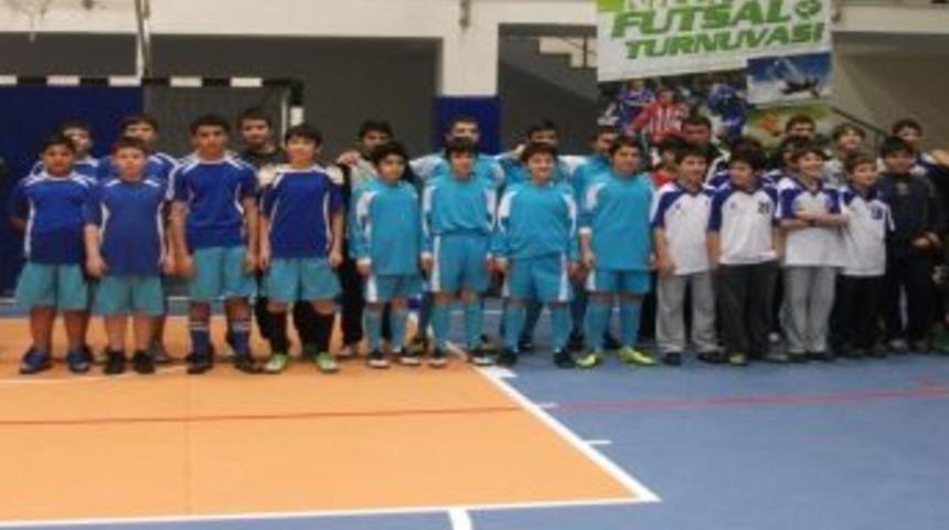 Nilüfer Futsal Turnuvası’nın birincisi Nilüfer Bademli İlköğretim Okulu
