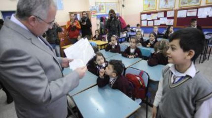 &Ccedil;anakkale&rsquo;de yaklaşık 66 bin &ouml;ğrenci karne aldı