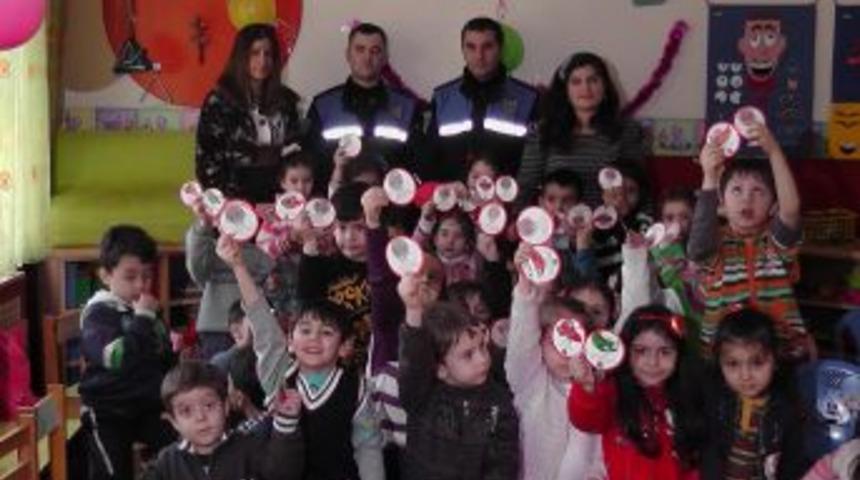 &Ccedil;ocuklara polis sevgisi aşılanıyor