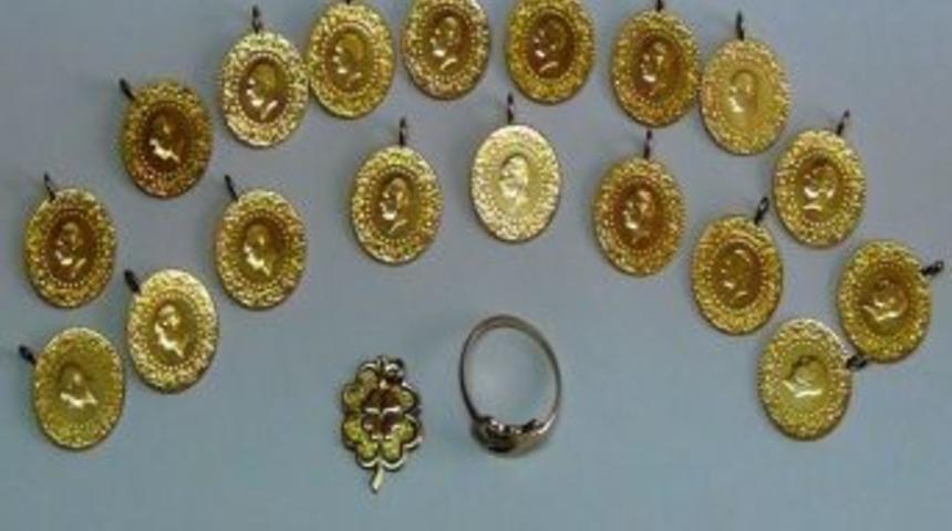 Annesinin altınlarını erkek arkadaşına &ccedil;aldırdı