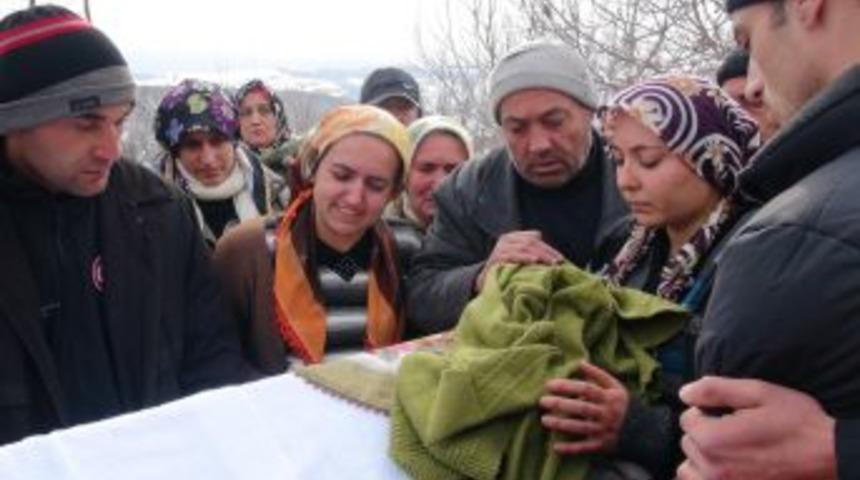 Pazarcı kadın, g&ouml;zyaşları arasında toprağa verildi