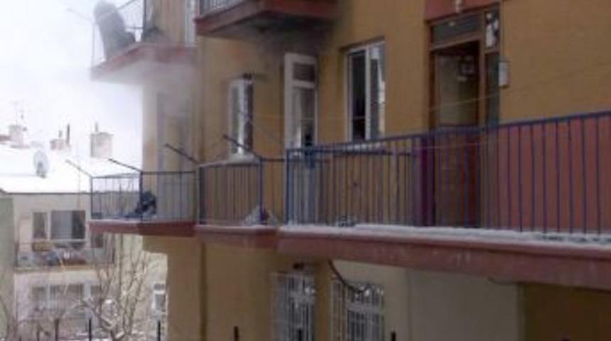 Başkent'te &ccedil;ıkan yangın ikizleri ayırdı