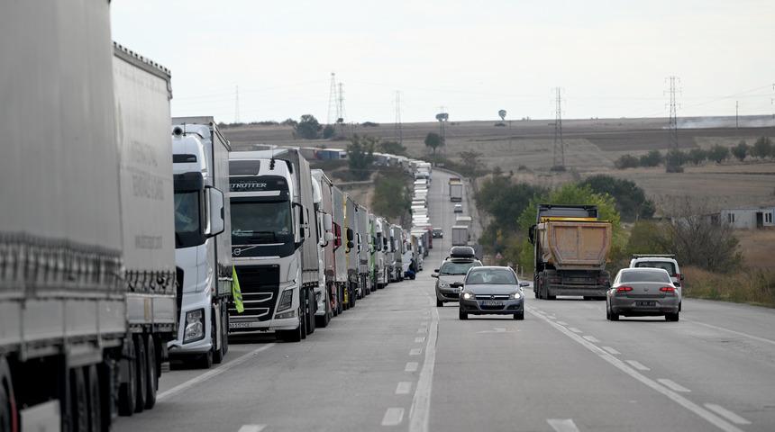 Hamzabeyli Sınır Kapısı'nda 27 kilometrelik tır kuyruğu oluştu
