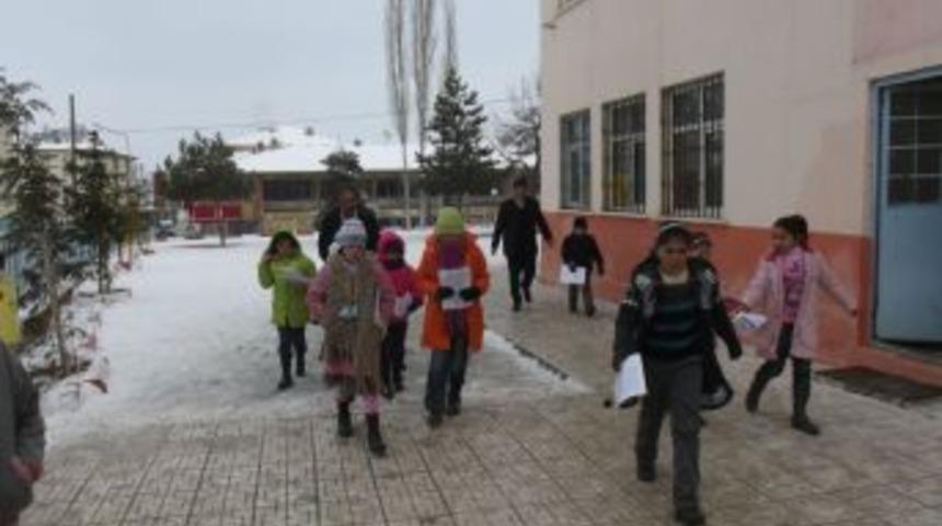 Aydıncıkta 2 bin 200 &ouml;ğrenci karne sevinci yaşadı