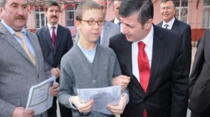 Balıkesir'de 255 bin &ouml;ğrenci karne heyecanı yaşadı