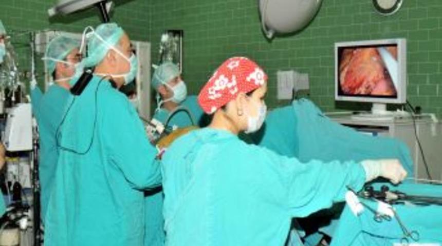 Başbakan'ı ameliyat eden Prof. Dr. Dursun Buğra OM&Uuml;'de ders verdi