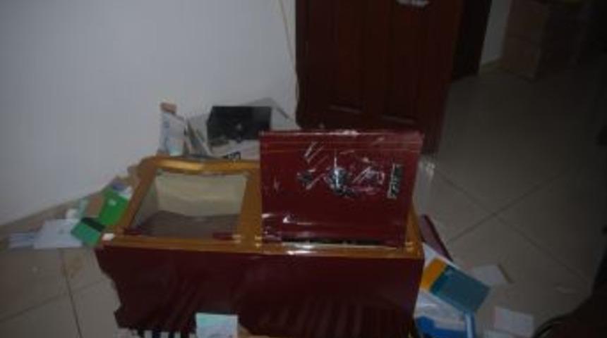 BDP il binasını, kendi çaycısı soymuş