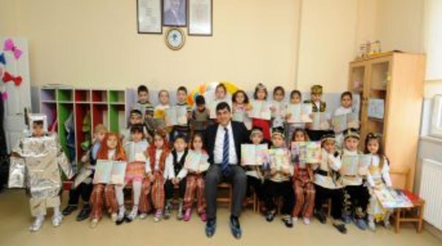 Sosyal tesislerde eğitim gören minikler, karne sevinci yaşadı