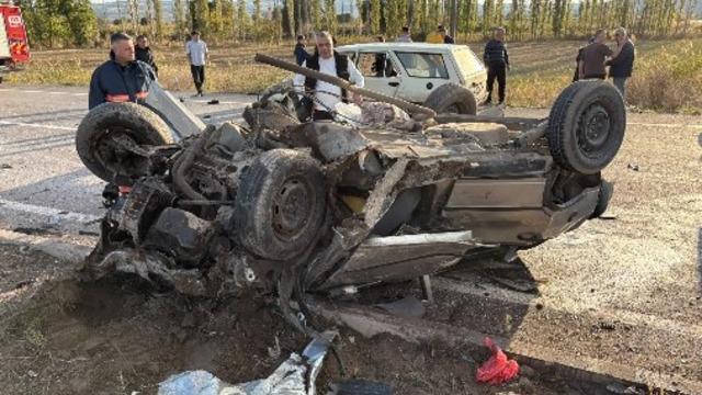 Çorum'da feci kaza! Otomobil takla attı, 5'i aynı aileden 7 yaralı