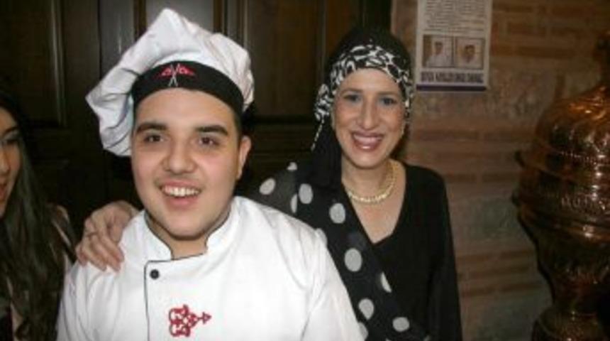 İlk s&ouml;z&uuml; &lsquo;makarna&rsquo; olan otistik engelli Fehmihan'ın en b&uuml;y&uuml;k hayali şef olmak