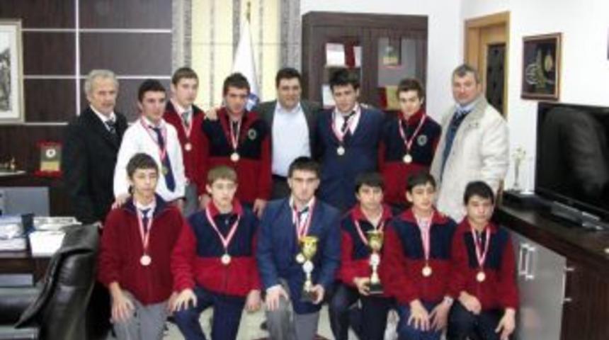 G&ouml;nenli gen&ccedil; g&uuml;reş&ccedil;ilerin hedefi milli mayoyu giymek