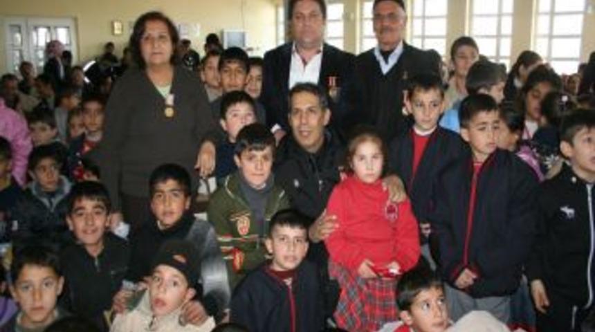 Şehit aileleri ve gazilerden depremzedelere anlamlı yardım