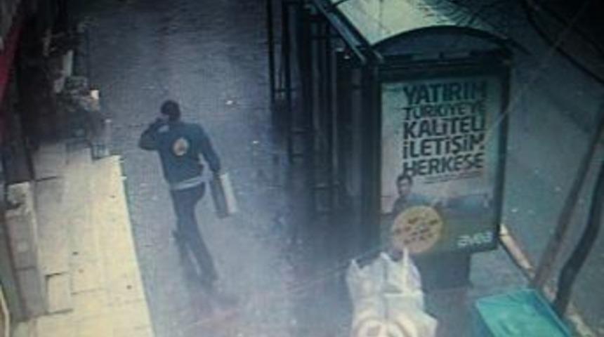 &lsquo;Bak postacı geliyor, arabayı &ccedil;aldırıyor&rsquo;