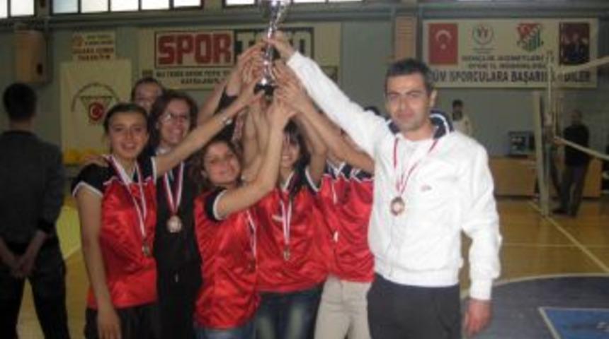 Bor Kız Teknik ve Meslek Lisesi şampiyon
