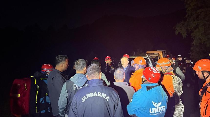 İHH ekibi kanyonda kayboldu! 1 &ouml;l&uuml;, 13 kişi mahsur!