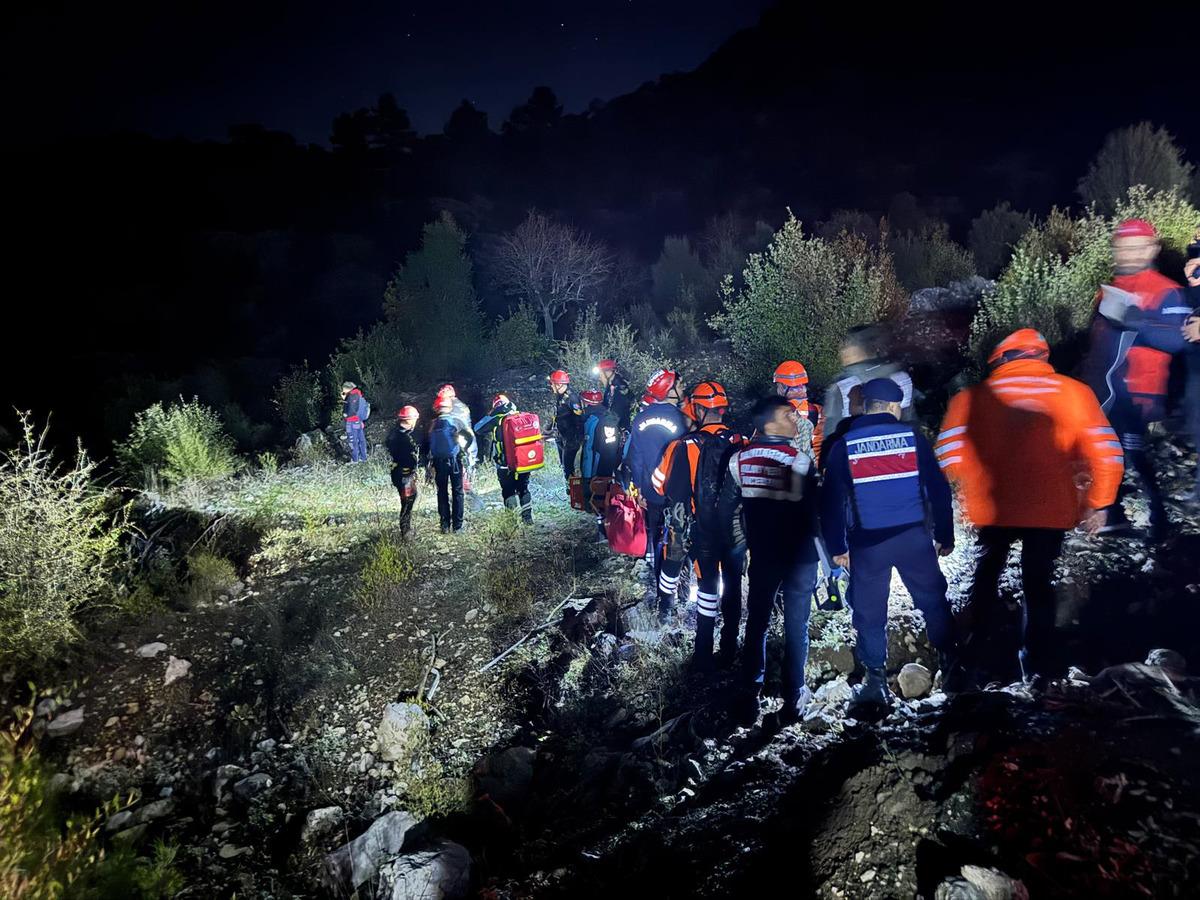 İHH ekibi kanyonda kayboldu! 1 &ouml;l&uuml;, 13 kişi mahsur! 1