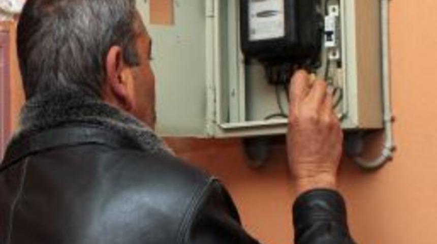 Ka&ccedil;ak elektriğe şafak operasyonu