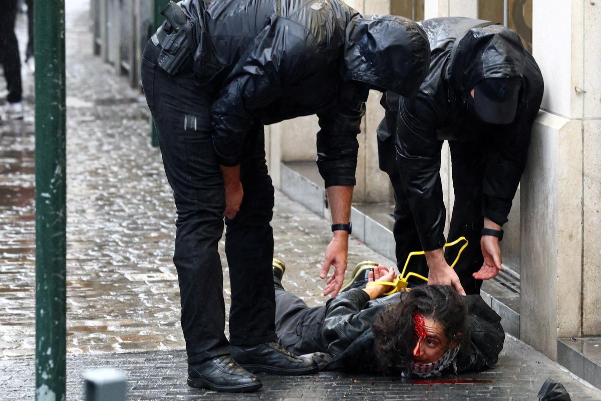 Avrupa da sokaklar alev alev! Fransa dan sonra İtalya ve Belçika da da bilanço ağır! Macron dan sert açıklama 14